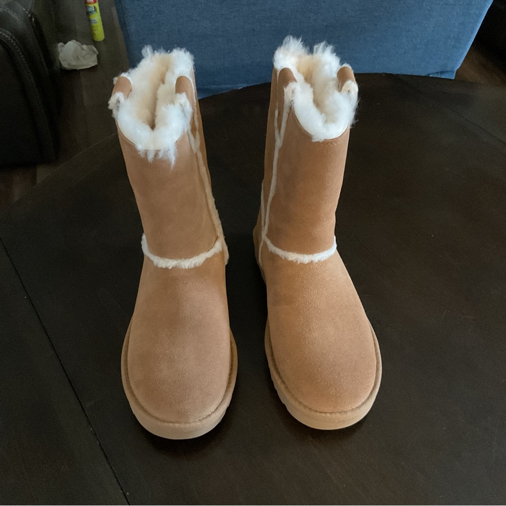 Ugg  Classic short boots